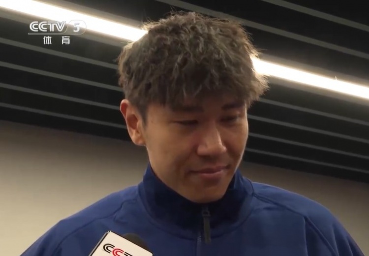 鐵漢柔情！三鎮(zhèn)球員劉奕鳴探望患病小球迷時哽咽