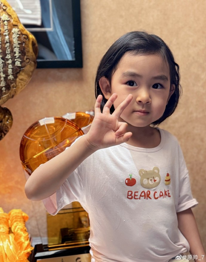 三分大賽三冠王！原帥曬三冠獎杯：完成了女兒給安排的任務(wù)！