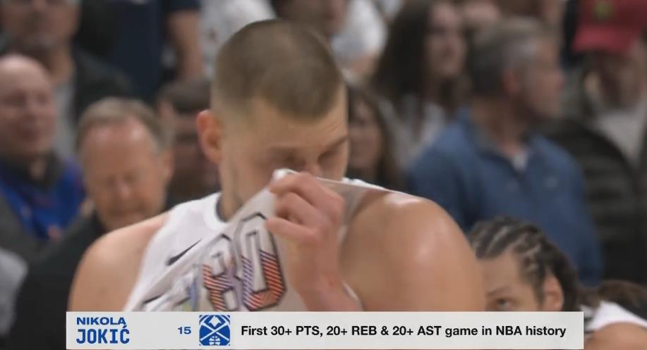你貸款？轉播方字幕：約基奇30+20+20！NBA歷史首人！