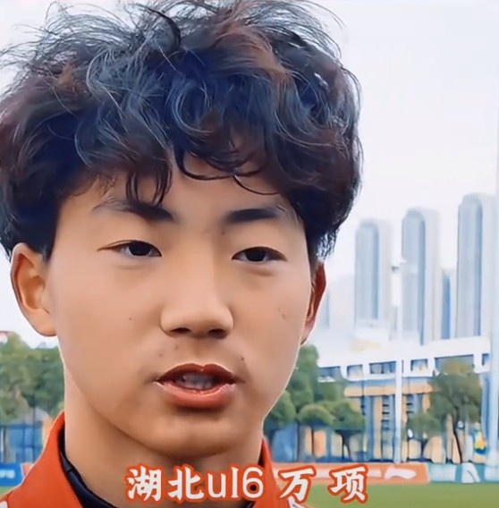 萬項談全運會吊射破門：發(fā)現(xiàn)門將站位不是很好，就很自信的射門