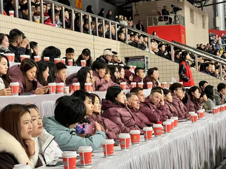 北青體育：中國女足現(xiàn)身中甲賽場，觀看重慶銅梁龍vs遼寧鐵人