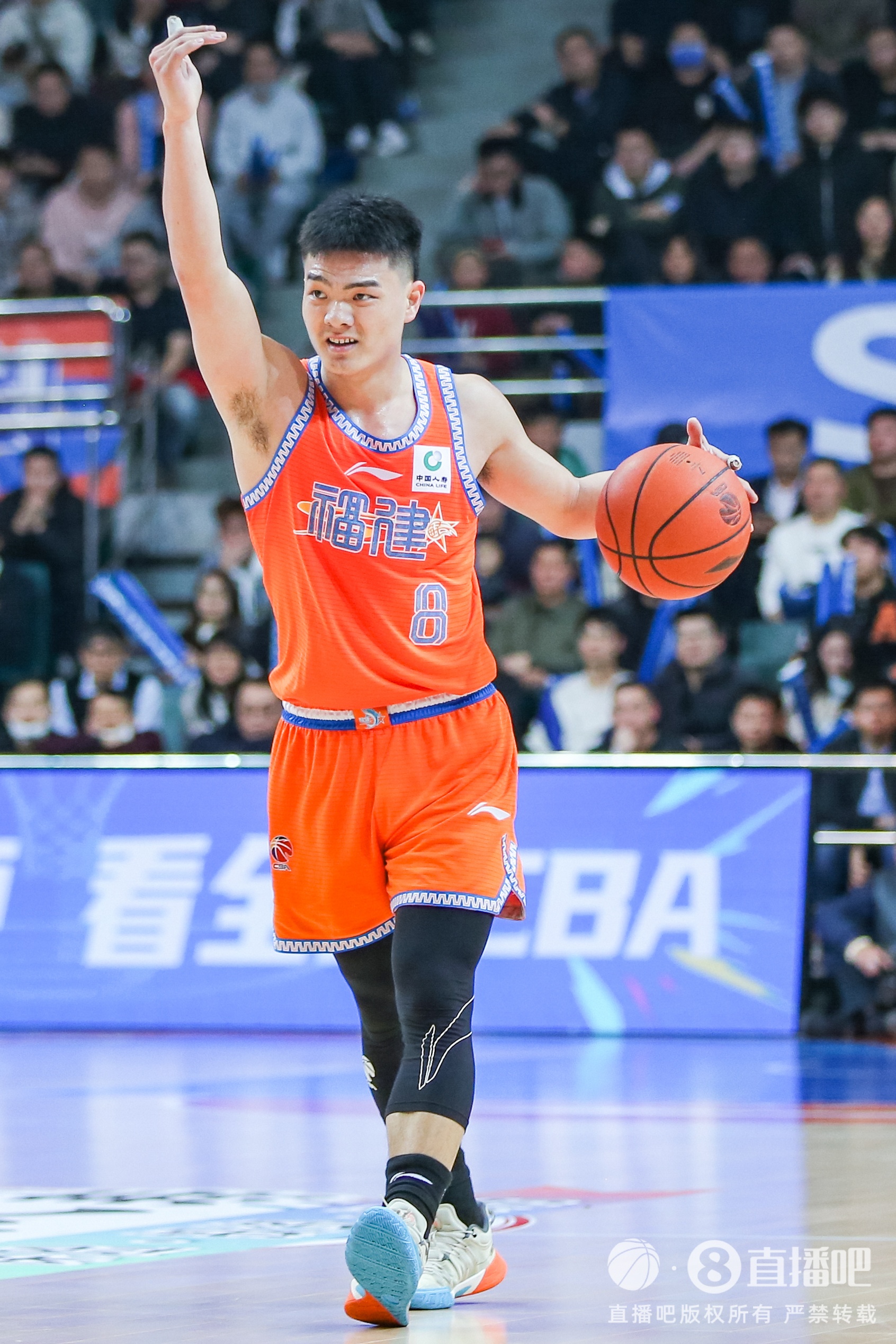 高效替補(bǔ)！黎伊揚(yáng)11投7中貢獻(xiàn)17分2板4助3斷