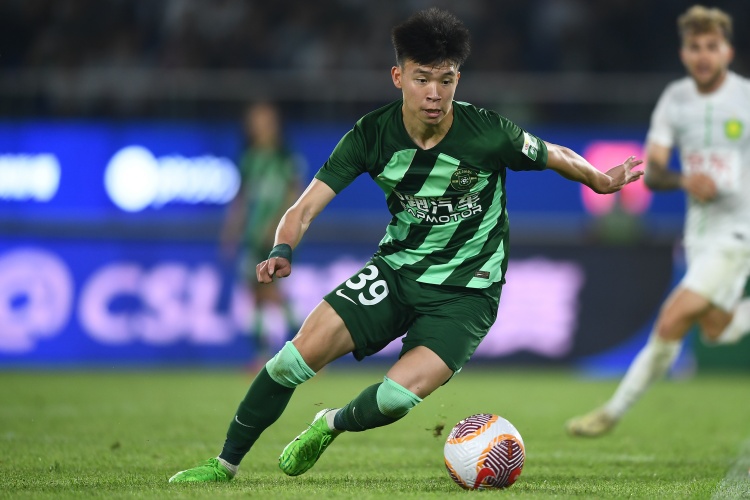 打幾分？浙江小將王鈺棟半場數(shù)據(jù)：觸球19次，2次射門0射正