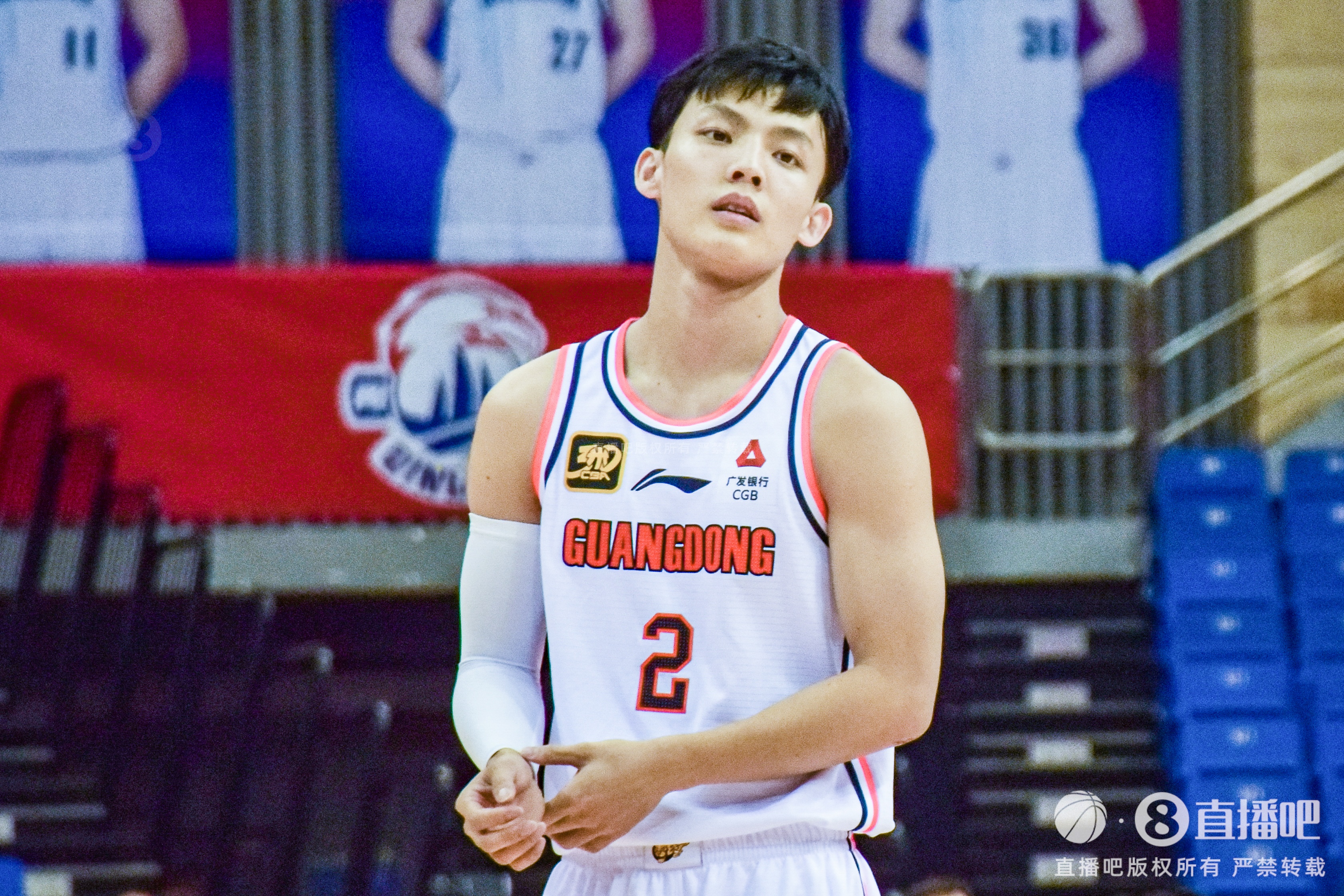 未能救主！徐杰12投7中&三分4中3 得到18分7板2助