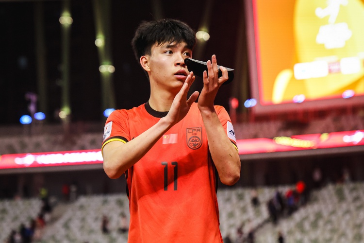 期待首秀！18歲王鈺棟入選中澳戰(zhàn)名單&穿11號，首進國足正賽名單